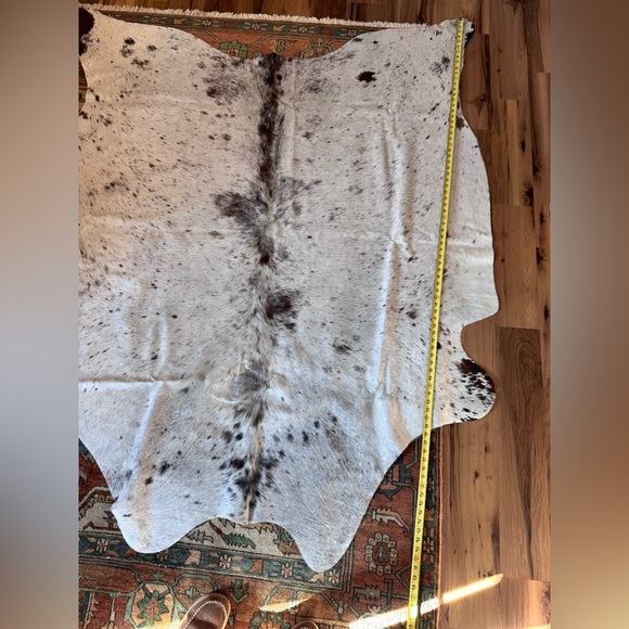 Elegant Cowhide Rug - Picture 7 of 16